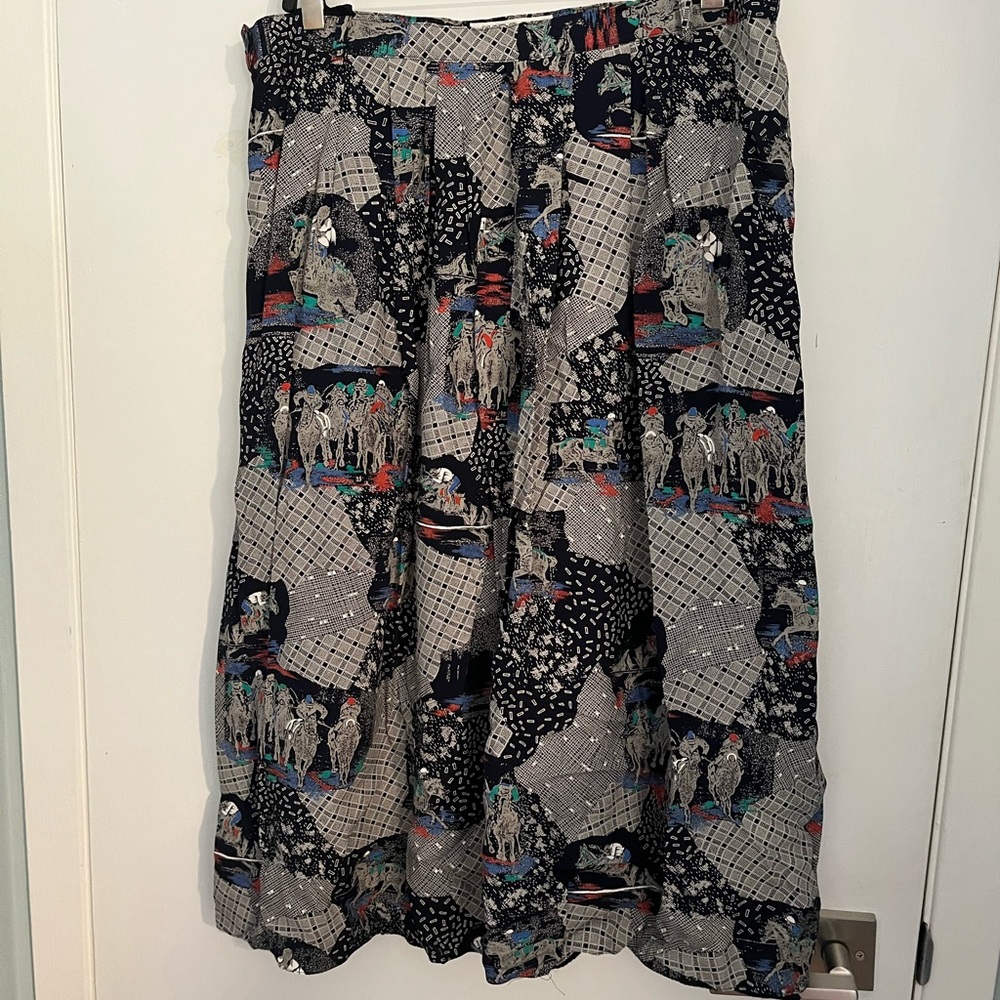 Elegant A-Line Skirt with Equestrian Patterns. Hirsch Made in Germany. Waist 34”
